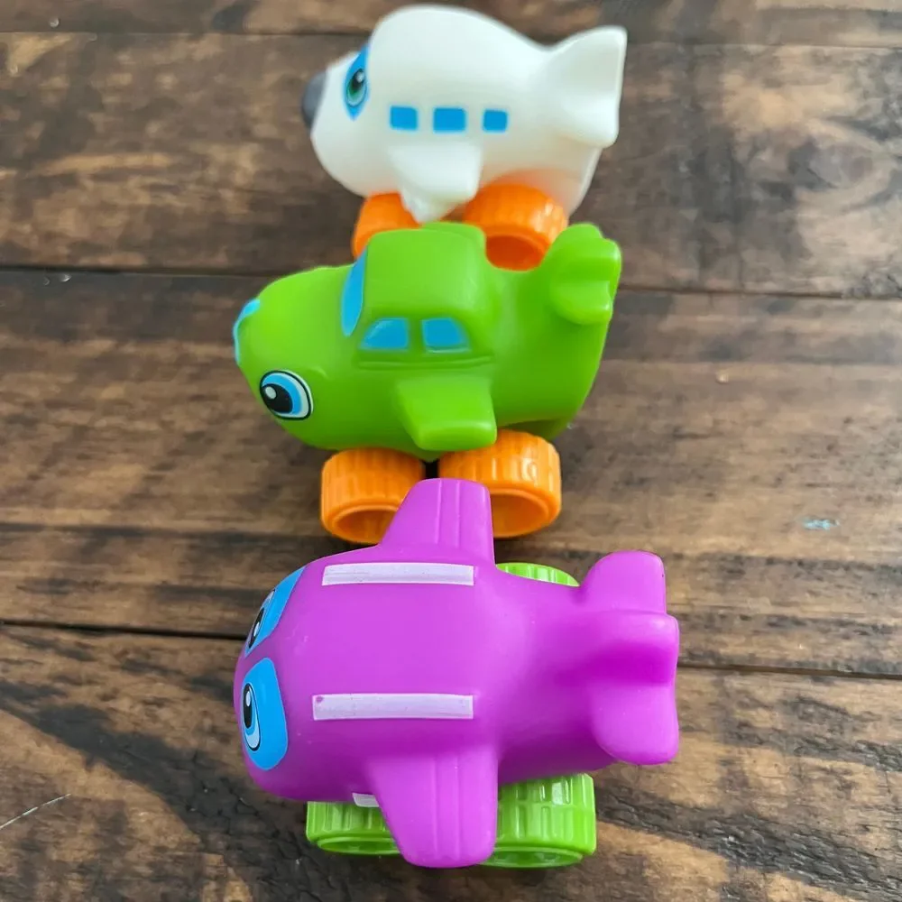 Little airplanes by Spark. Imagine. Create‎